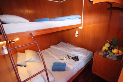 manta queen 3 bunk bed cabin from Phuket dash Scuba (www.phuket-scuba.com), your personal Thailand liveaboard adviser