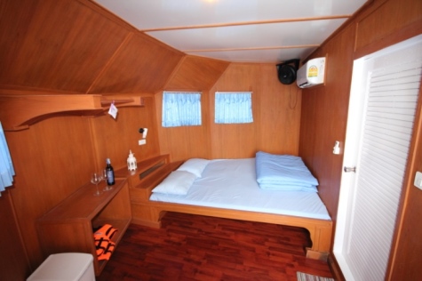 manta queen 3 master bed cabin from Phuket dash Scuba (www.phuket-scuba.com), your personal Thailand liveaboard adviser