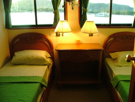 Somboon 4 twin bed cabin from Phuket dash Scuba (www.phuket-scuba.com), your personal Thailand liveaboard adviser