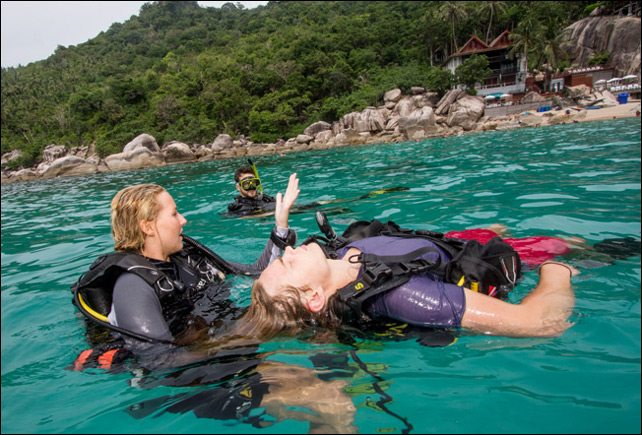 Solving problems during a Rescue Diver Course with Phuket dash Scuba.